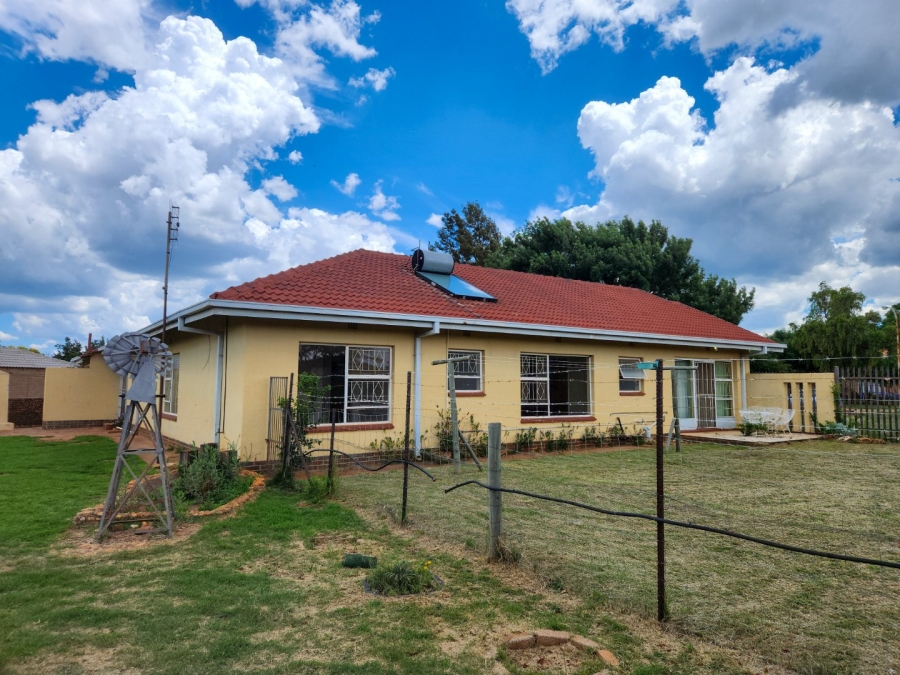 3 Bedroom Property for Sale in Hartbeesfontein North West